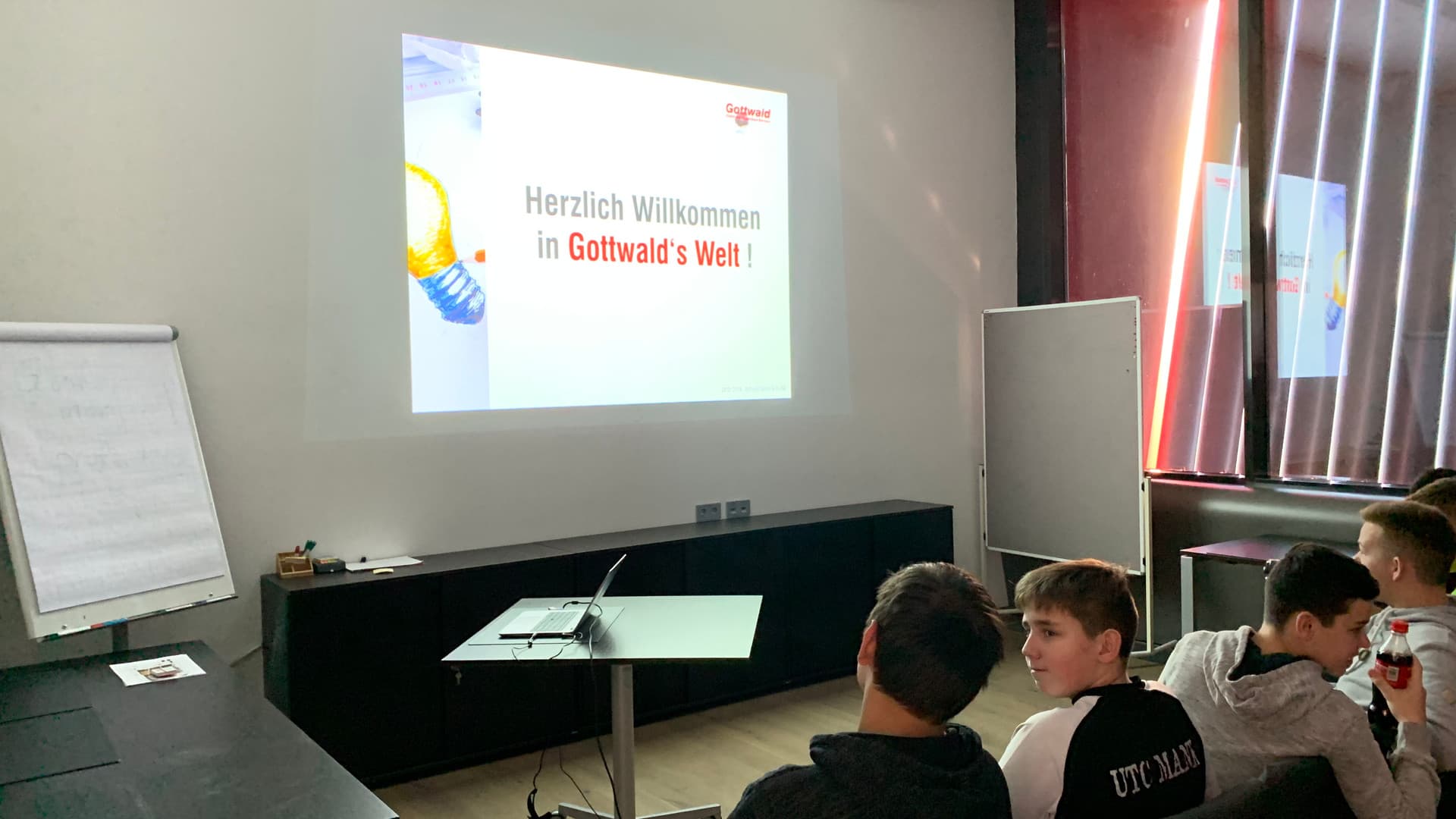 Company tour with the St. Leonhard/Forst secondary school