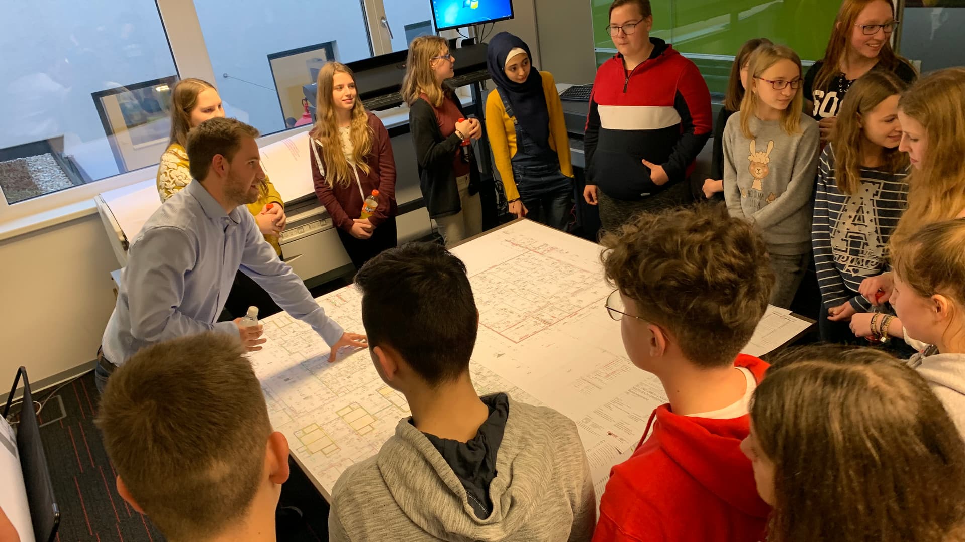 Company tour with the St. Leonhard/Forst secondary school