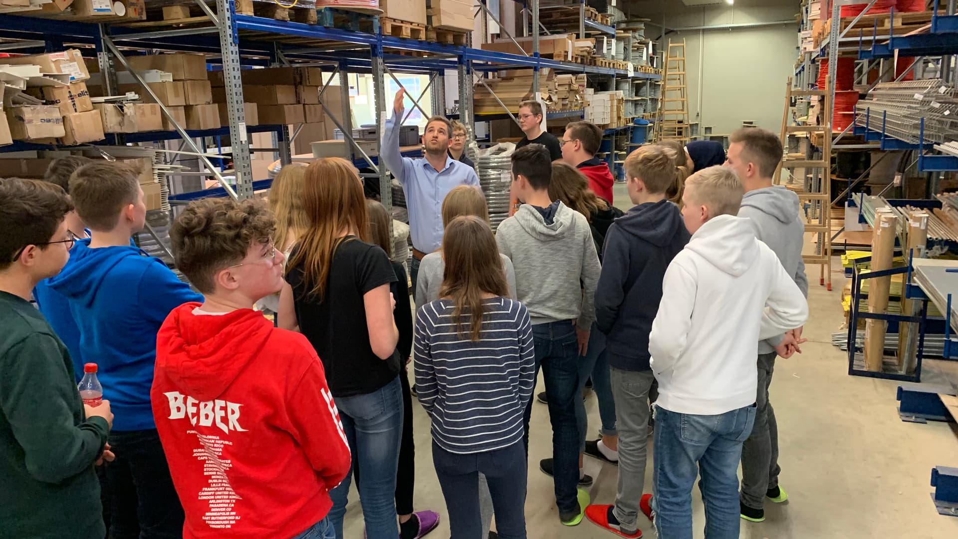 Company tour with the St. Leonhard/Forst secondary school