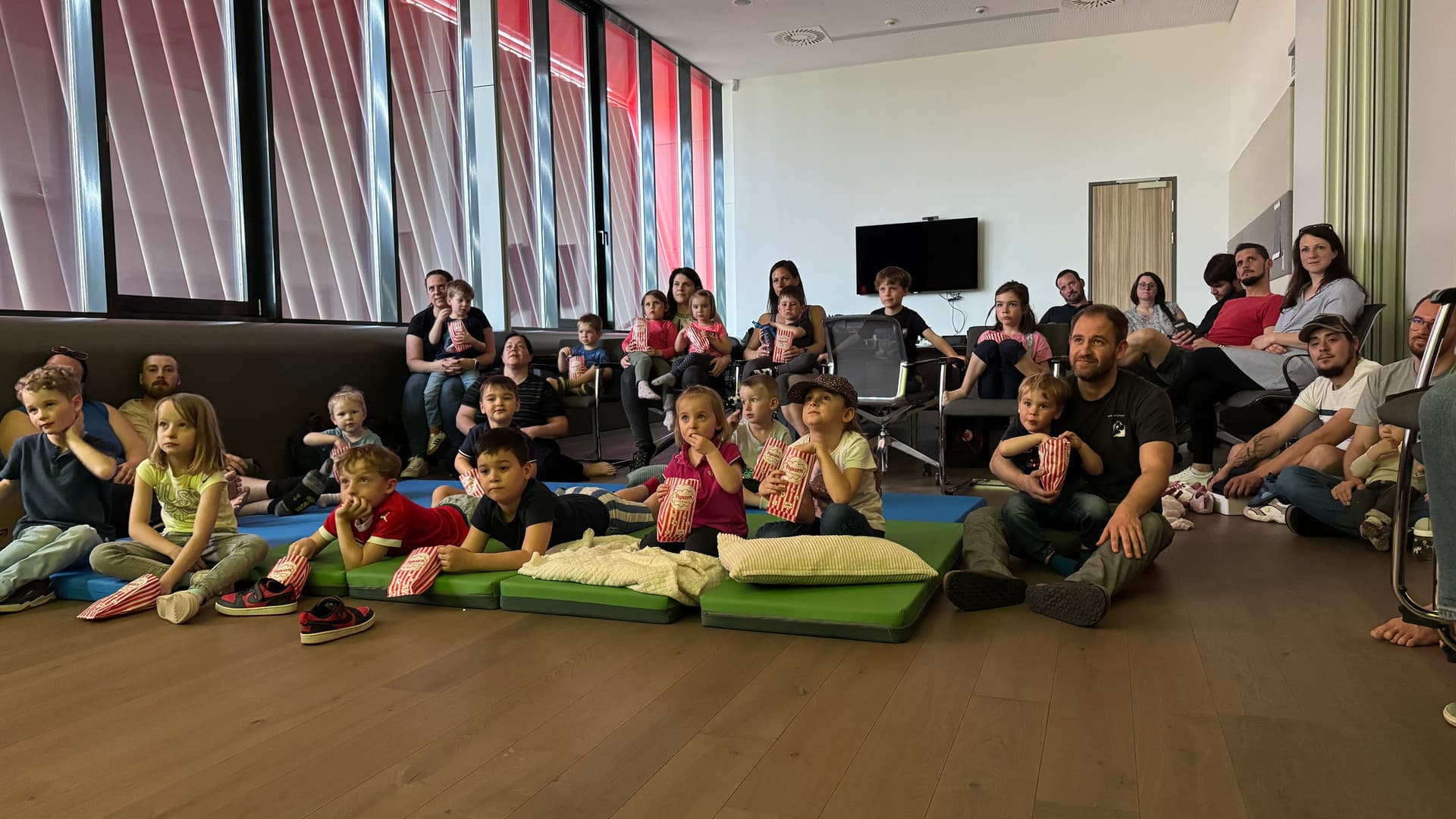 Happy Easter from the Glühwürmchen childcare centre 🐣