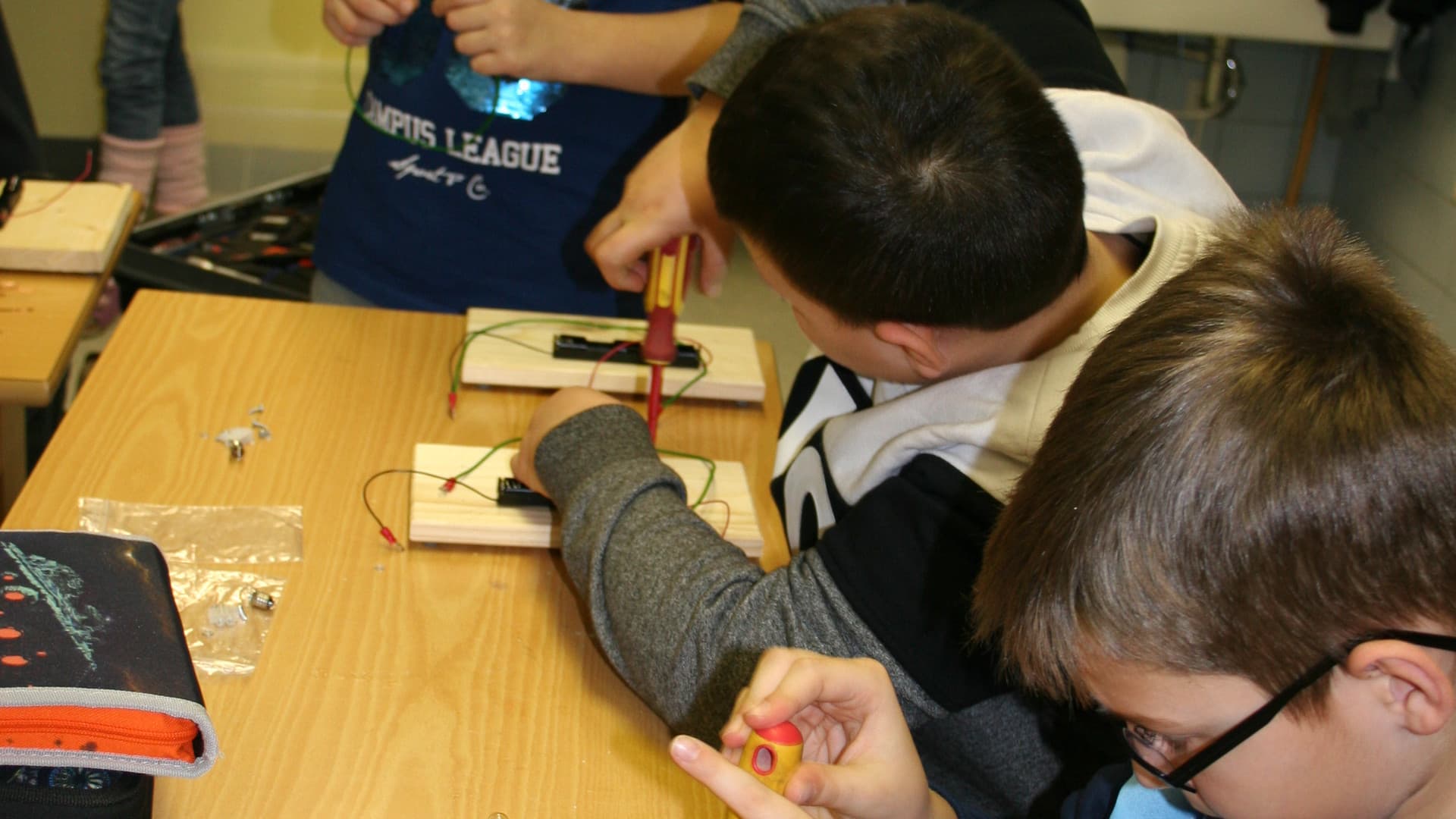 "Hot wire" game at Melk primary school