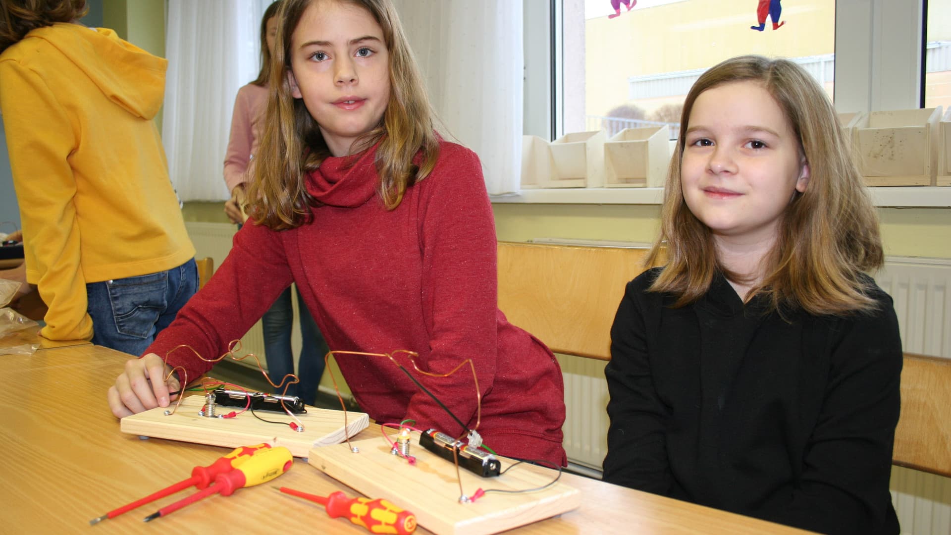 "Hot wire" game at Melk primary school