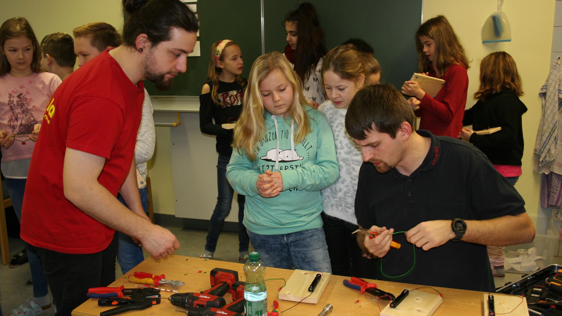 "Hot wire" game at Melk primary school