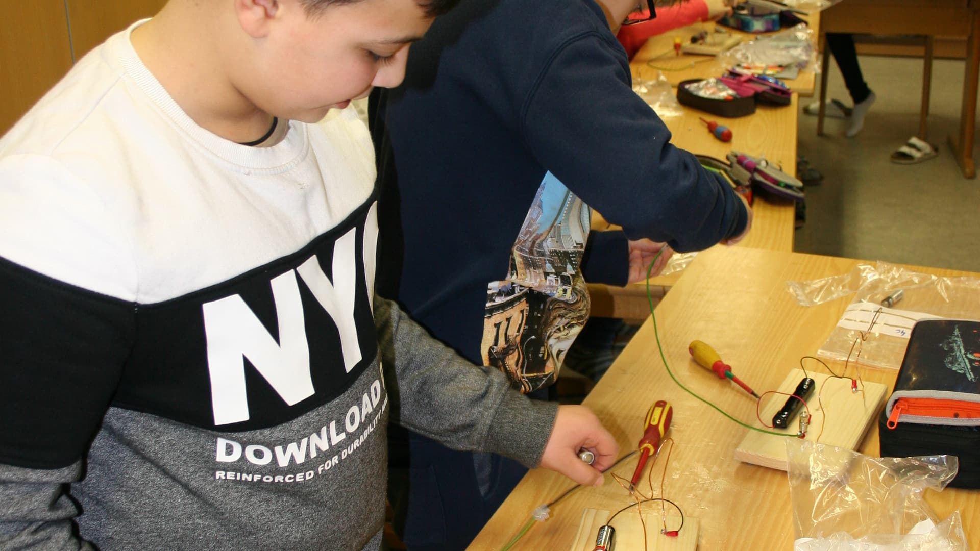 "Hot wire" game at Melk primary school