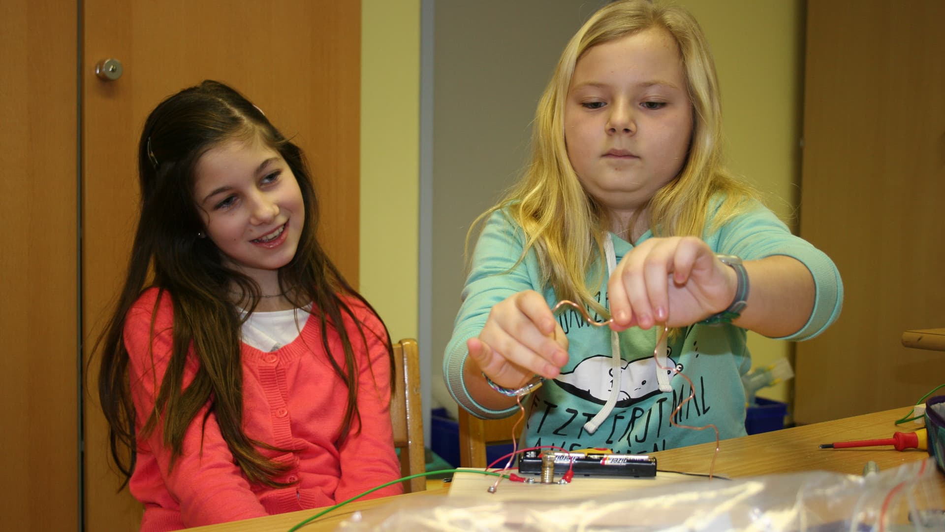 "Hot wire" game at Melk primary school