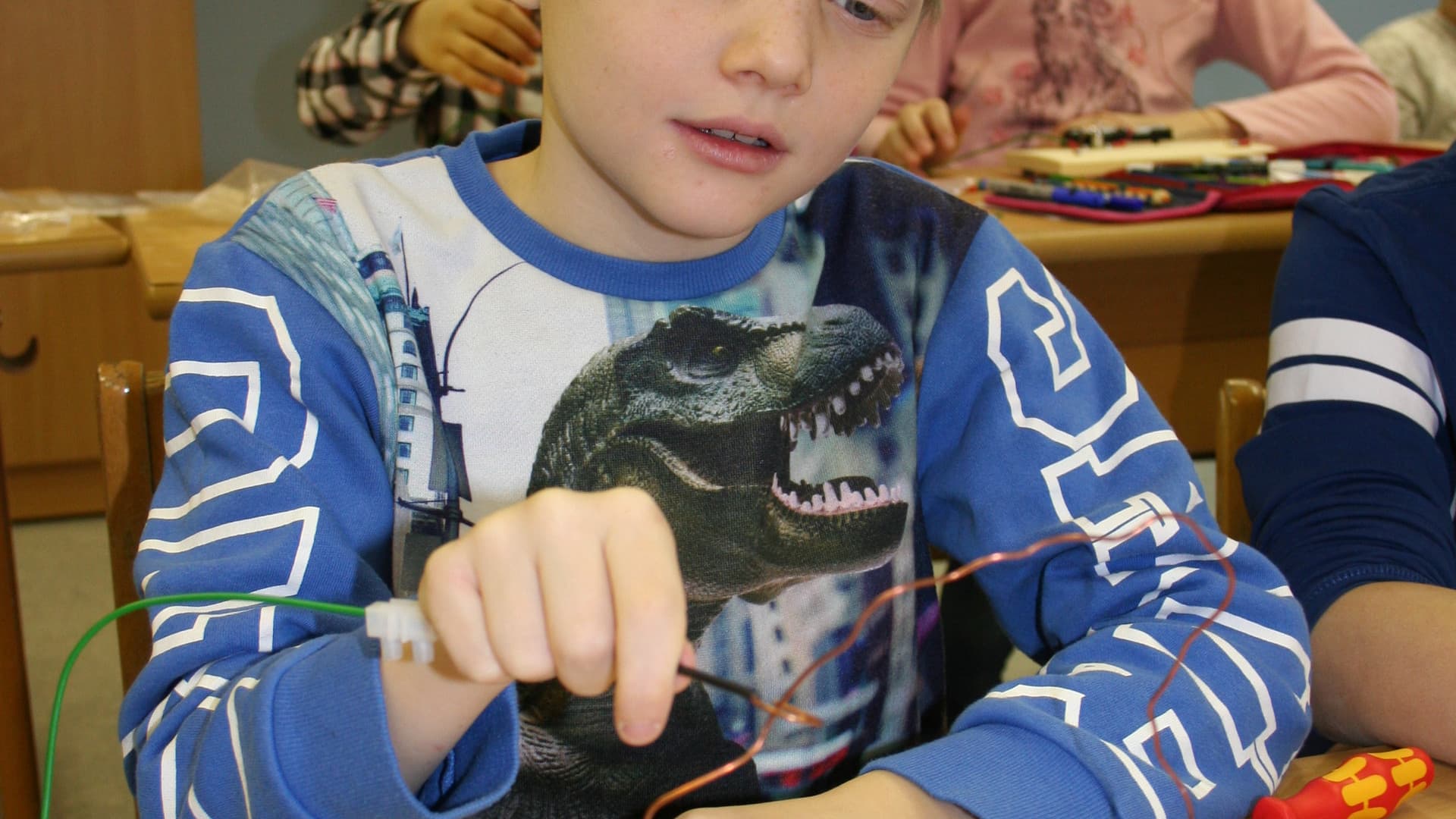 "Hot wire" game at Melk primary school