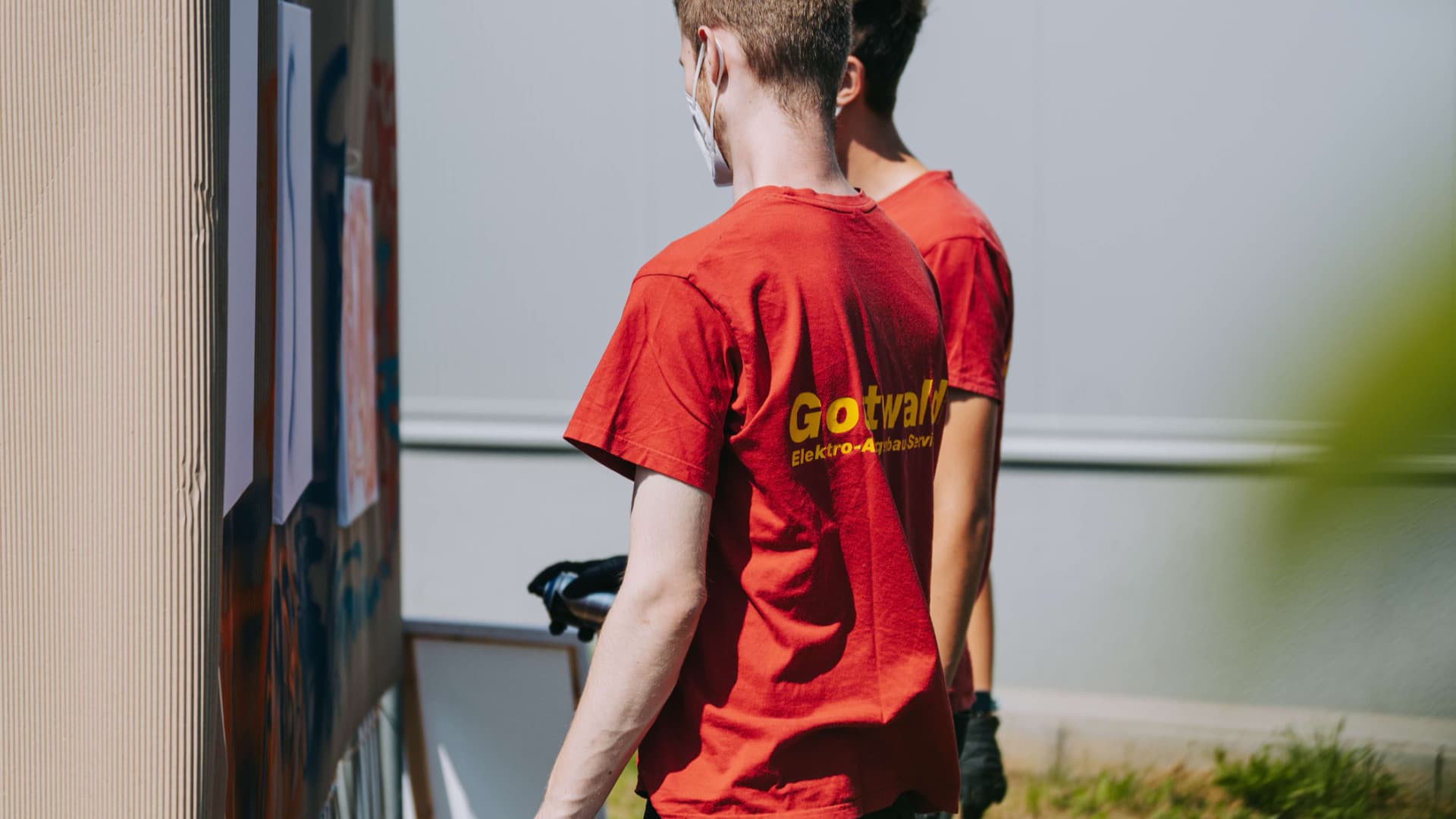 Apprentices help shape the new building at Gottwald