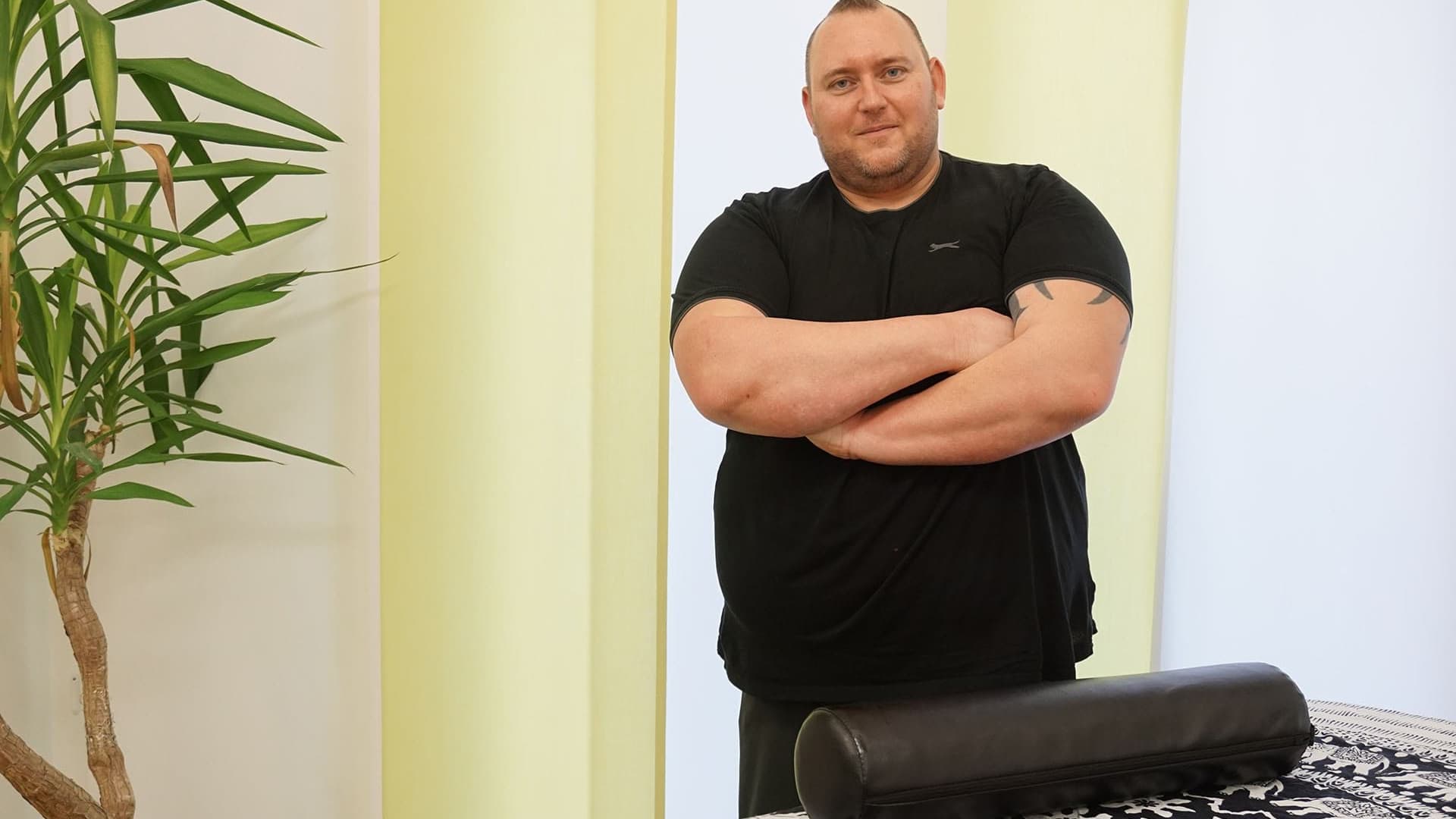 Does bending hurt? Our Stefan sets our backs straight