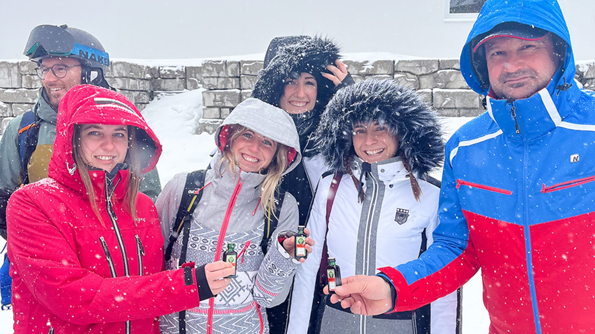 Meeting up in the mountains – skiing and après-ski