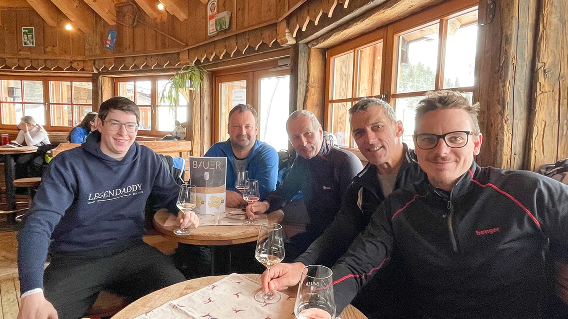 Meeting up in the mountains – skiing and après-ski